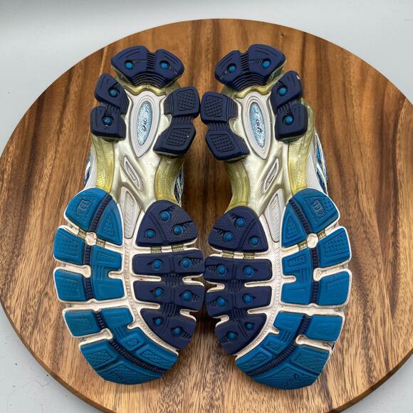 Asics Gel Kinsei 4 Shoes Womens Size 7 Gray Running Comfort Walking Gym Sneakers - Picture 7 of 8